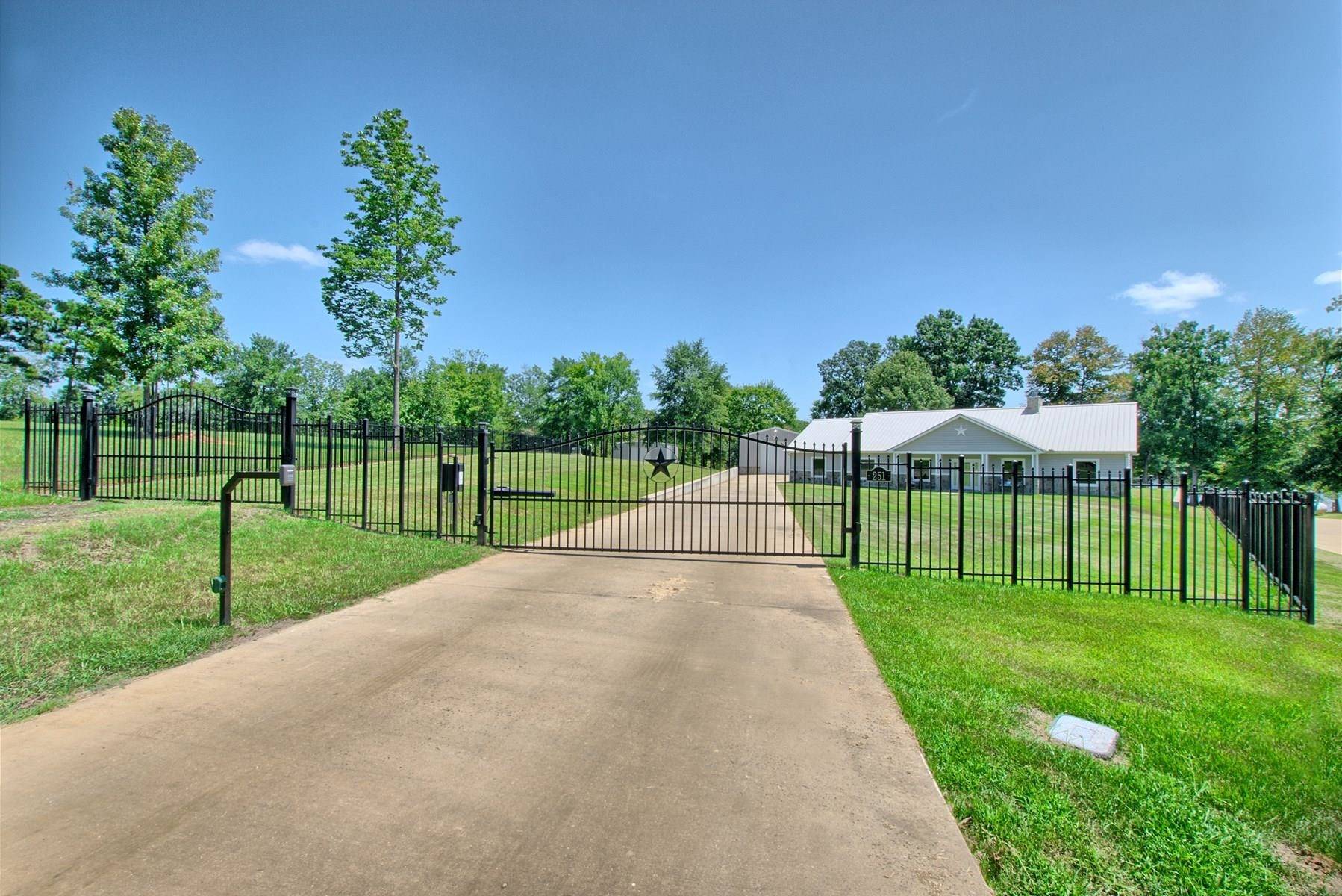251 Cypress Royale E, Hemphill, TX 75948