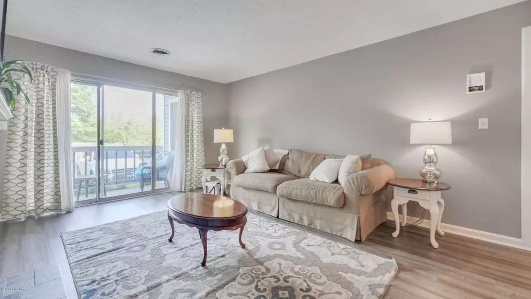 410 Mockingbird Valley Rd #42, Louisville, KY 40207