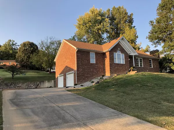 Louisville, KY 40272,8702 Windsor View Dr