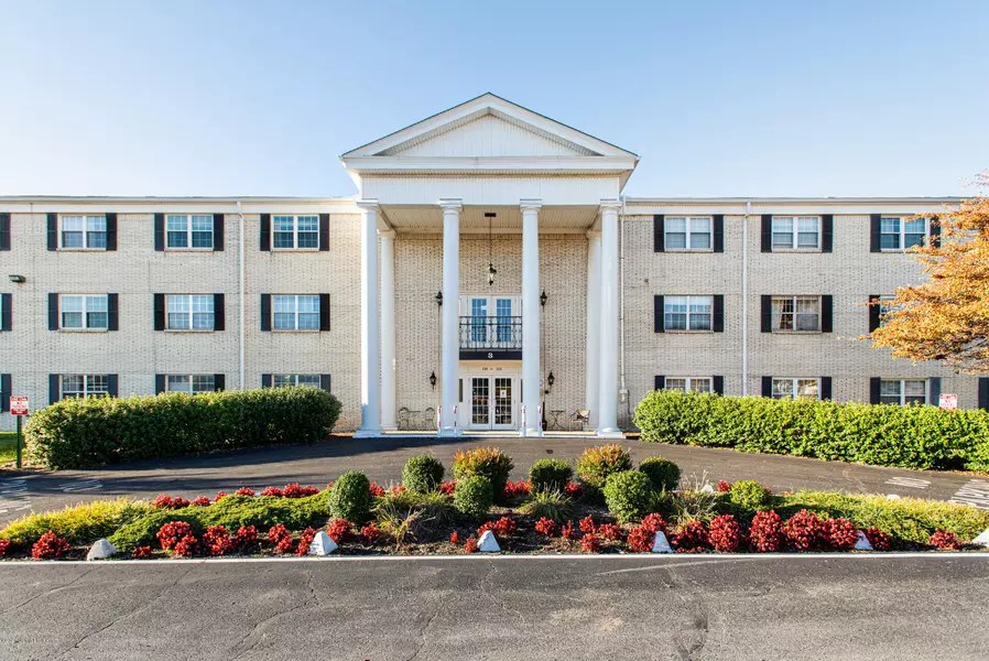 326 El Conquistador Pl, Louisville, KY 40220