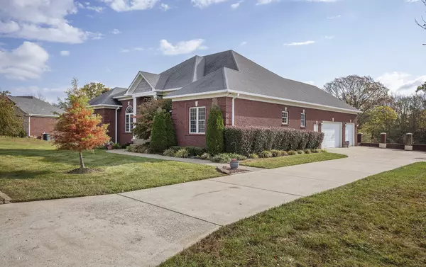 565 Peach Orchard Cir, Fisherville, KY 40023