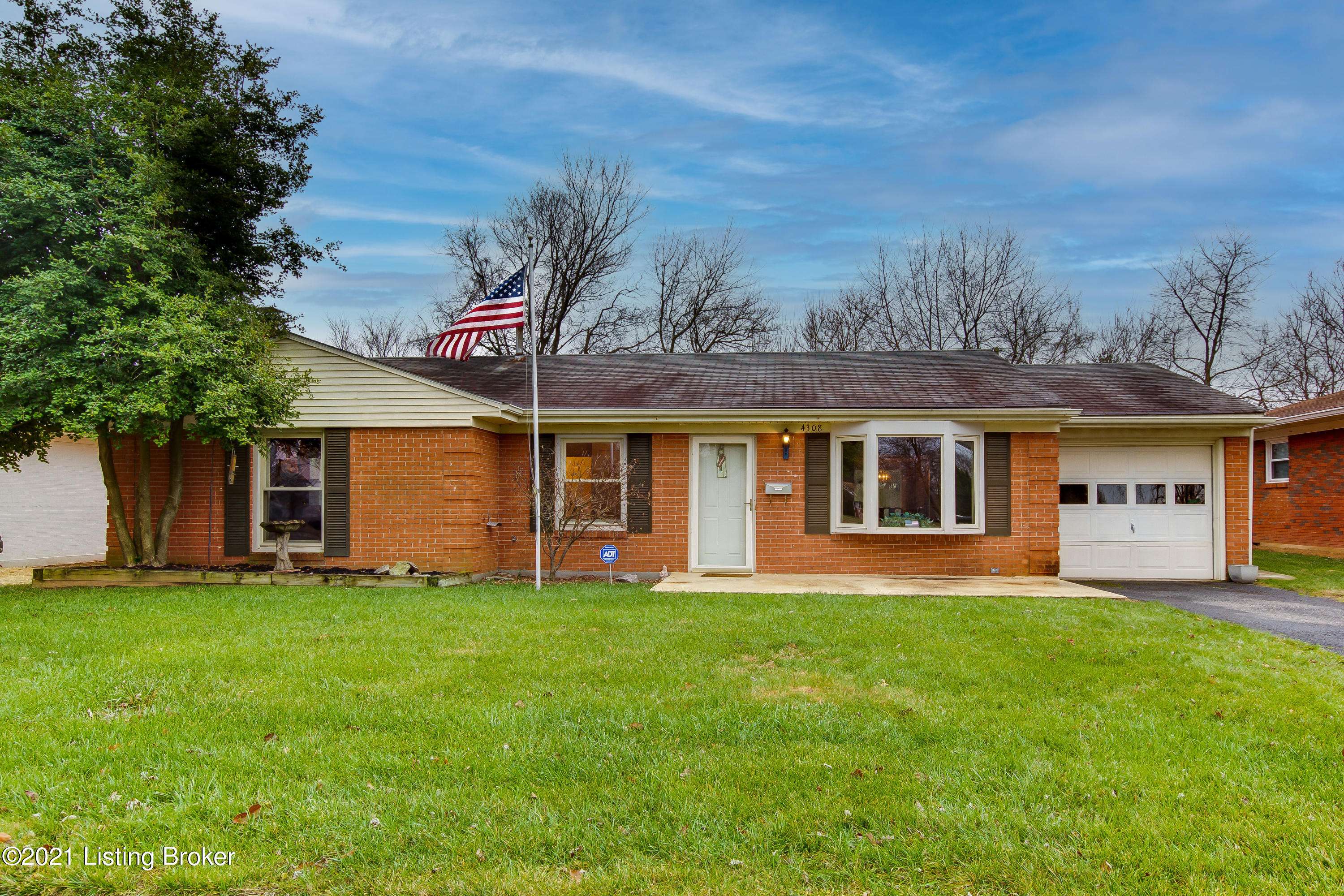 4308 Lynnbrook Dr, Louisville, KY 40220