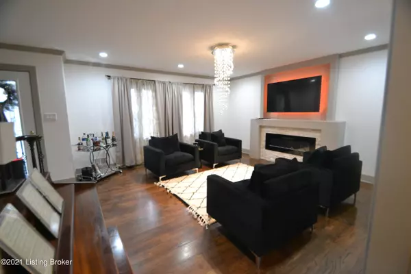 Jeffersonville, IN 47130,418 E Charlestown Ave