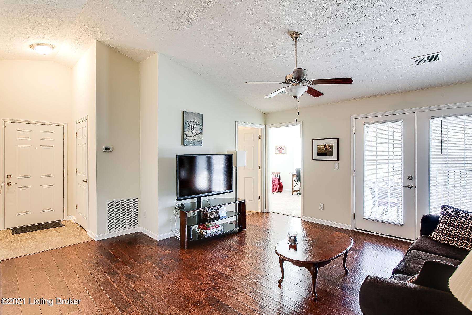 Louisville, KY 40214,7311 St. Andrews Woods Cir #205