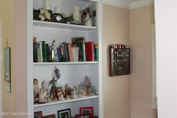 Louisville, KY 40299,216 Shakeland Dr