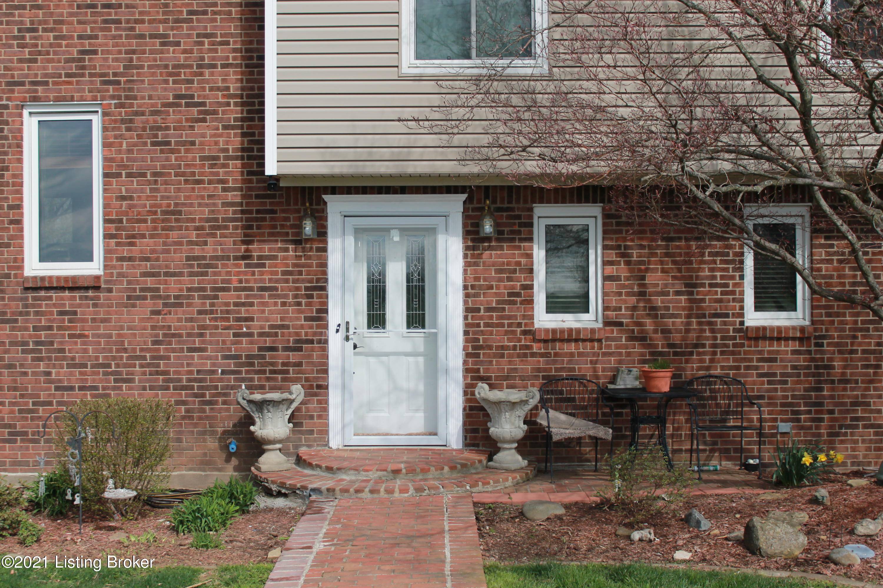 Louisville, KY 40299,216 Shakeland Dr