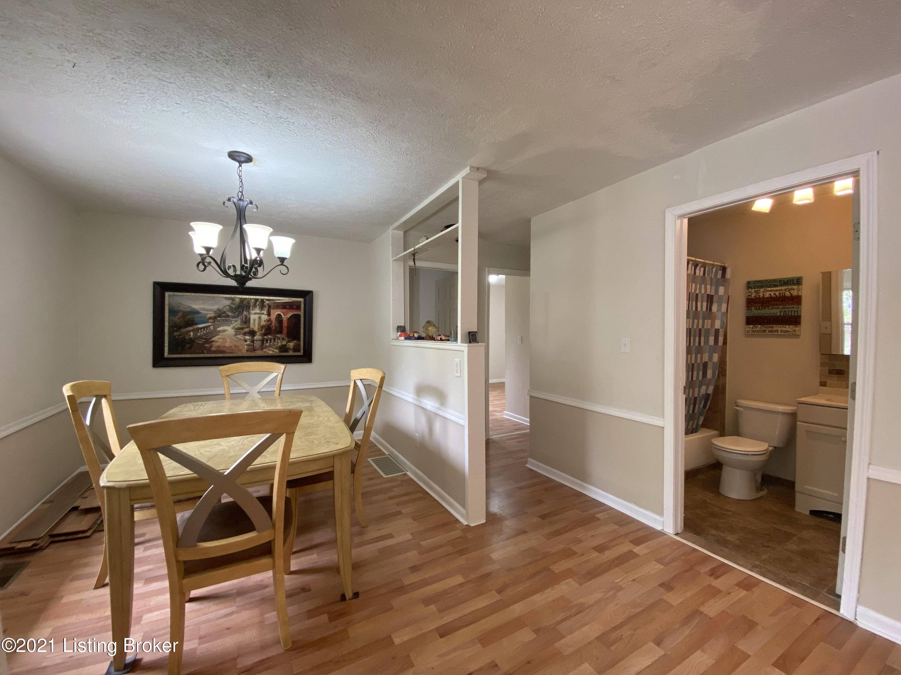 Louisville, KY 40214,803 Candleglow Ct