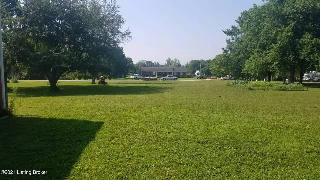 370 Cherry Ln, La Grange, KY 40031