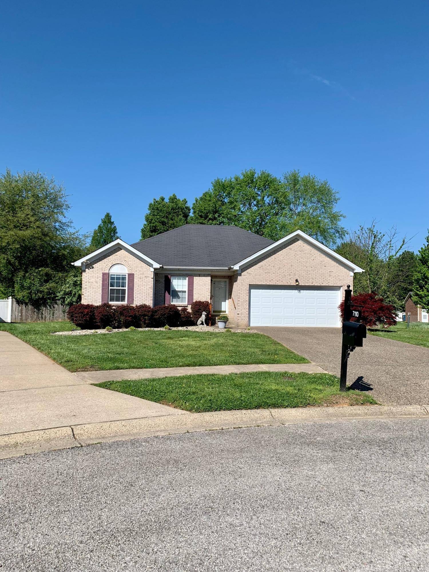 Louisville, KY 40218,7110 Meadow Ridge Dr