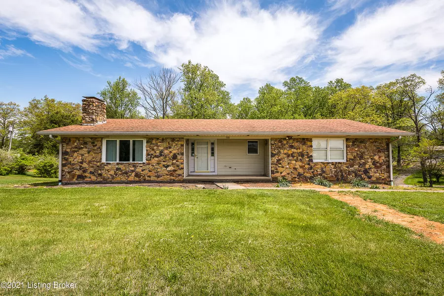 688 N Deer Run Rd, Salem, IN 47167