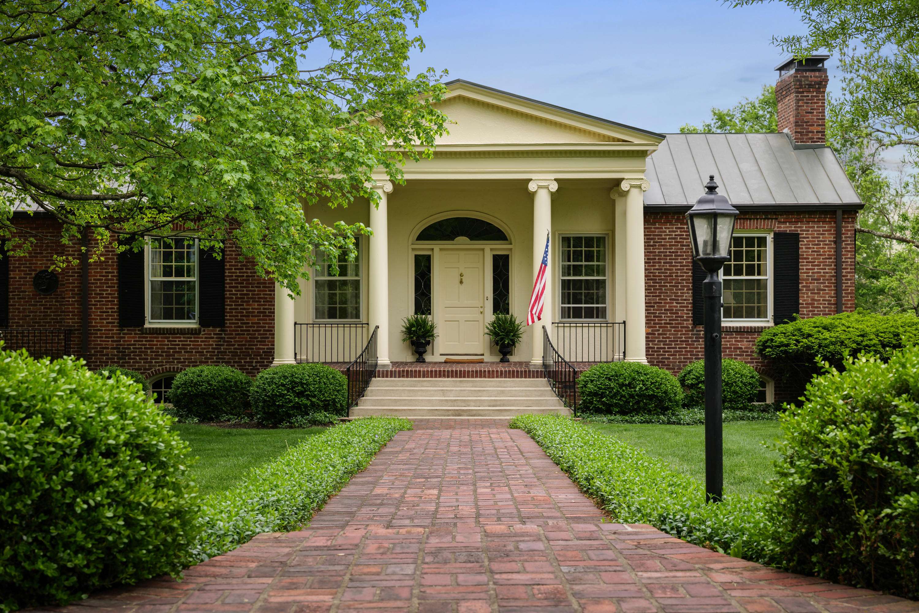 Louisville, KY 40207,188 Bow Ln