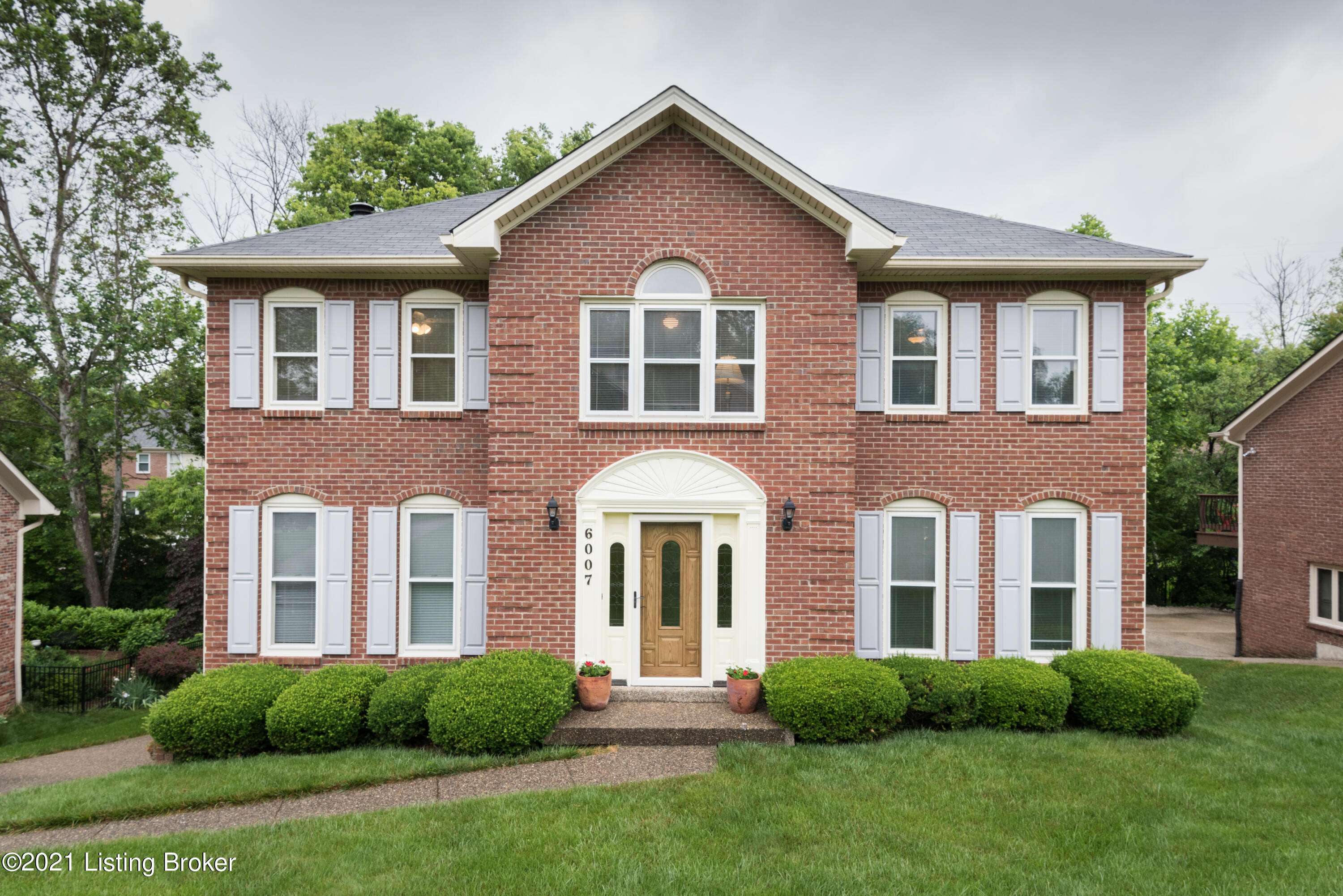 6007 Windsong Ct, Louisville, KY 40207
