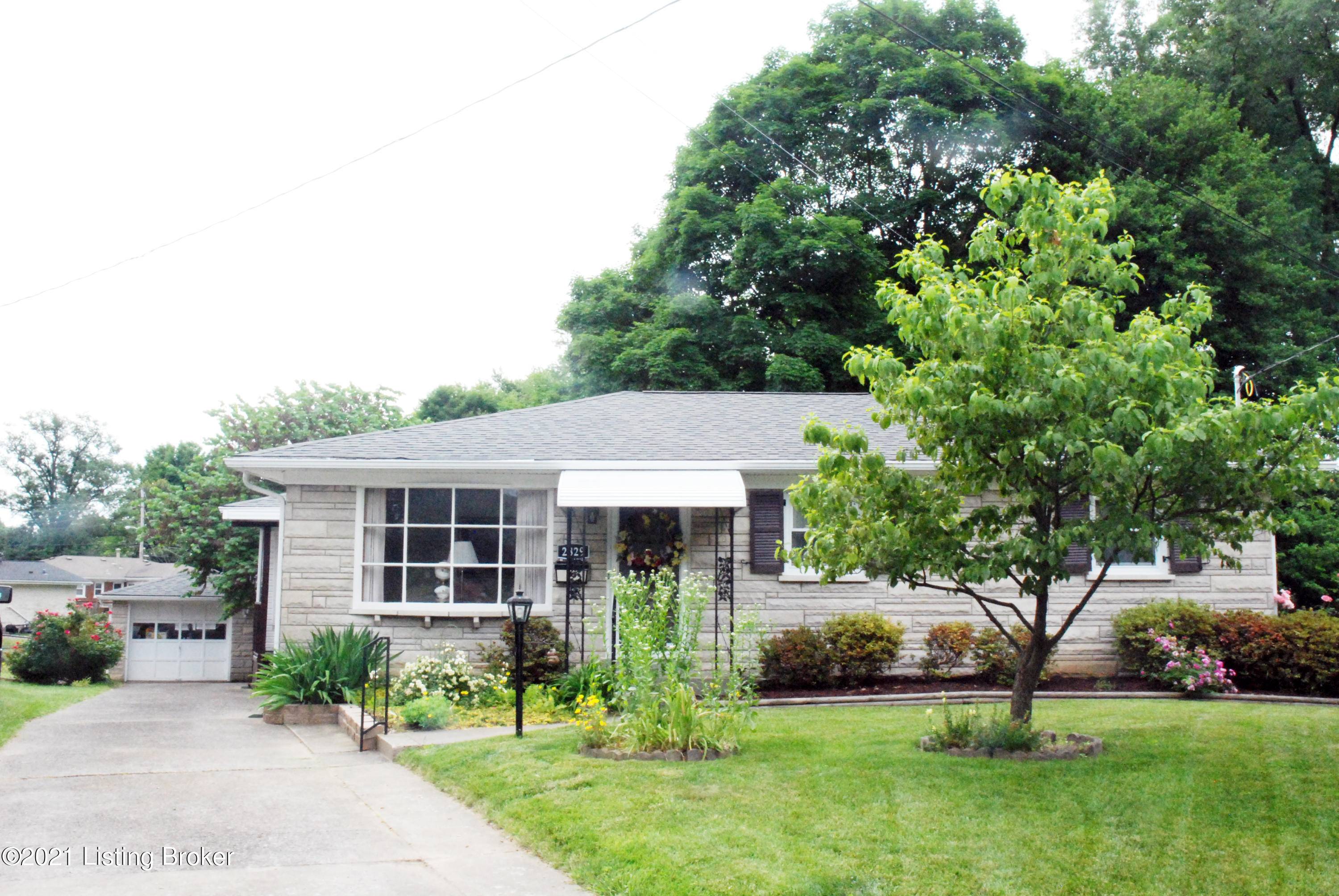 2829 Parklawn Dr, Louisville, KY 40217