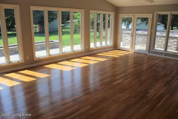 Bowling Green, KY 42104,2729 Garrett Dr