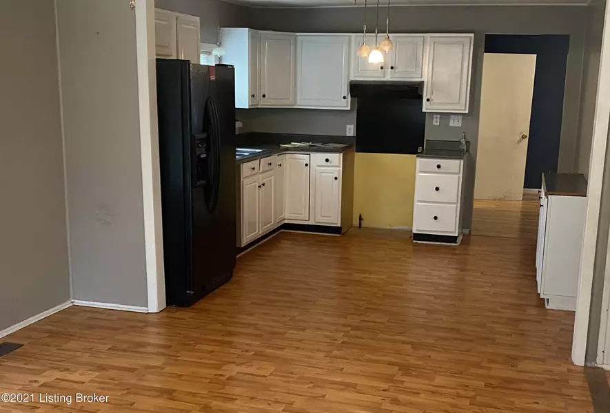2292 Hogan Ln, Fairdale, KY 40118