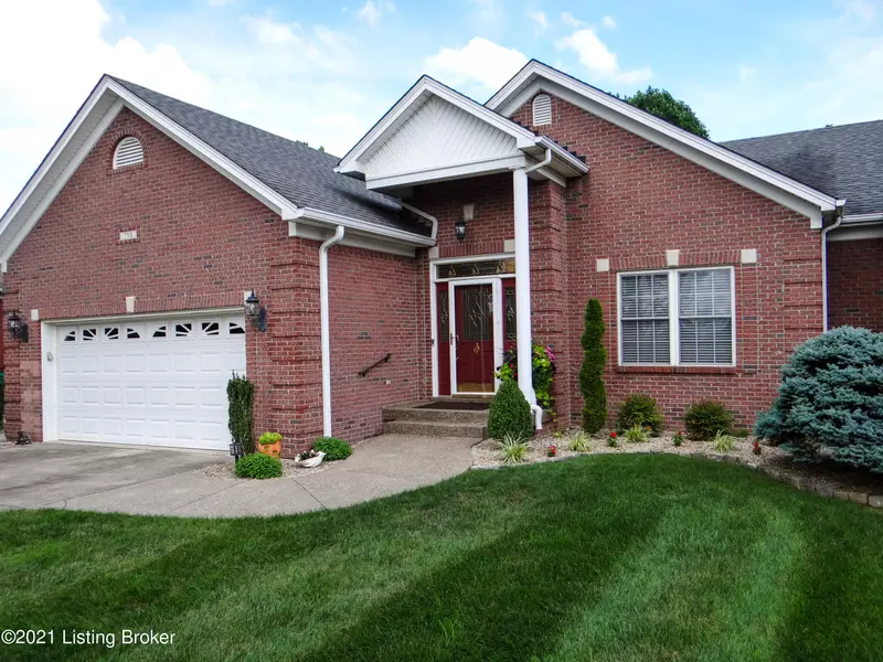 798 Running Creek Dr, Shepherdsville, KY 40165