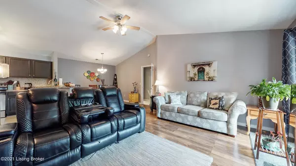 Louisville, KY 40229,9604 Preston Spring Dr #204