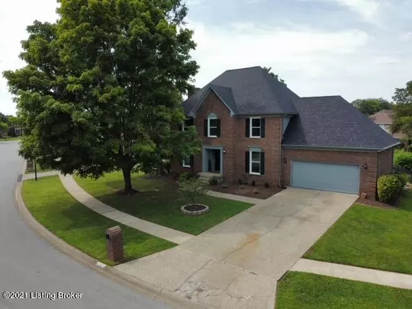 8208 Brookhollow Ct, Louisville, KY 40220