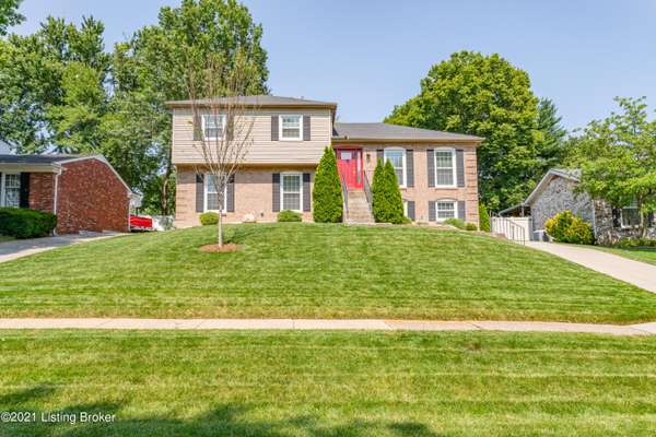 7617 Charron Rd, Louisville, KY 40220