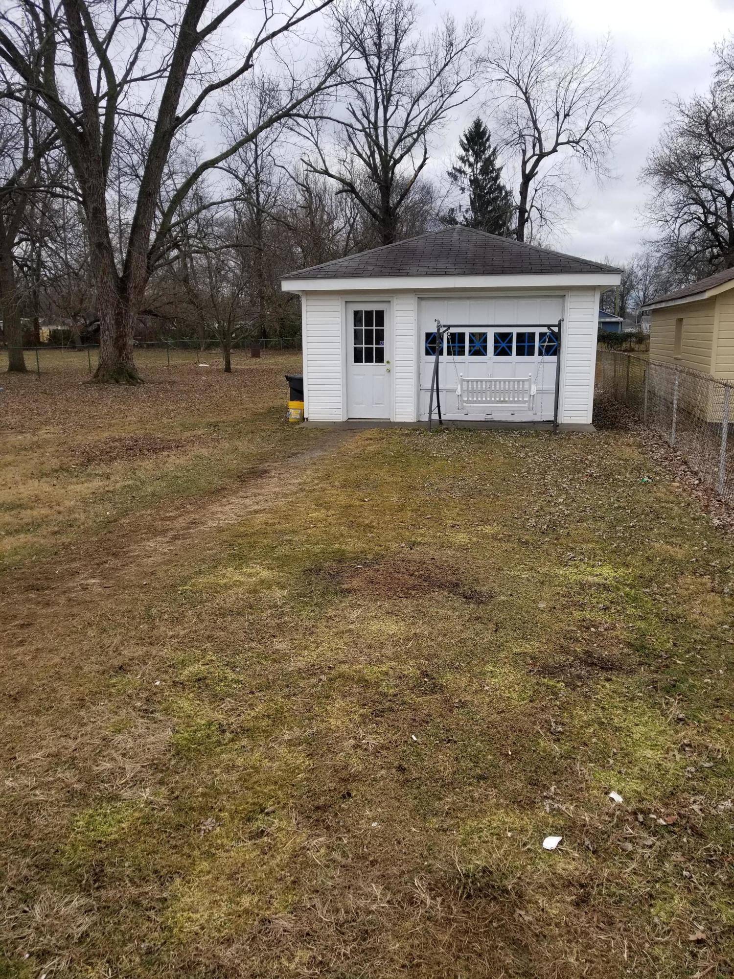 Louisville, KY 40216,2416 DULWORTH Dr
