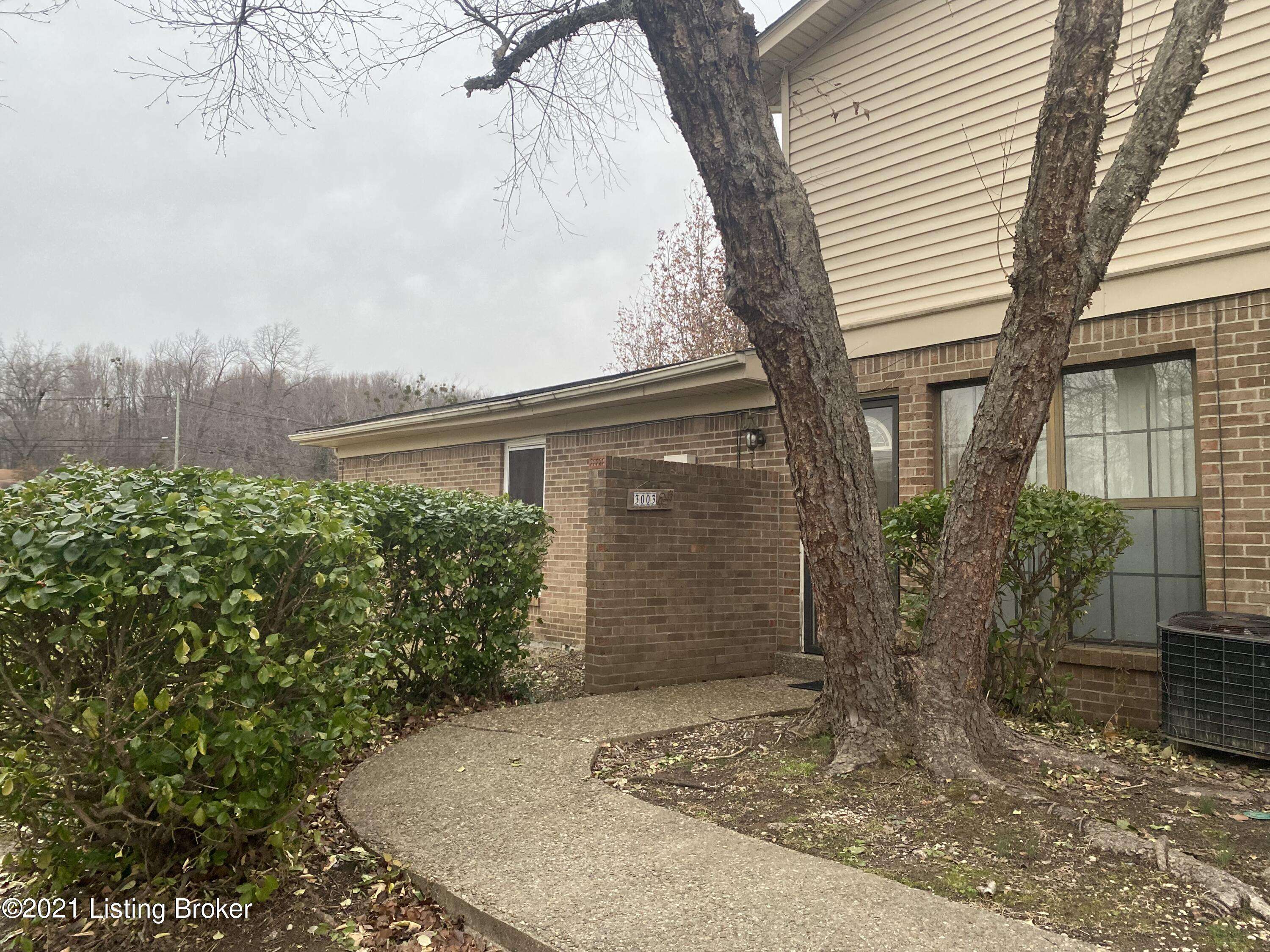 3003 Knollview Ct, Louisville, KY 40214