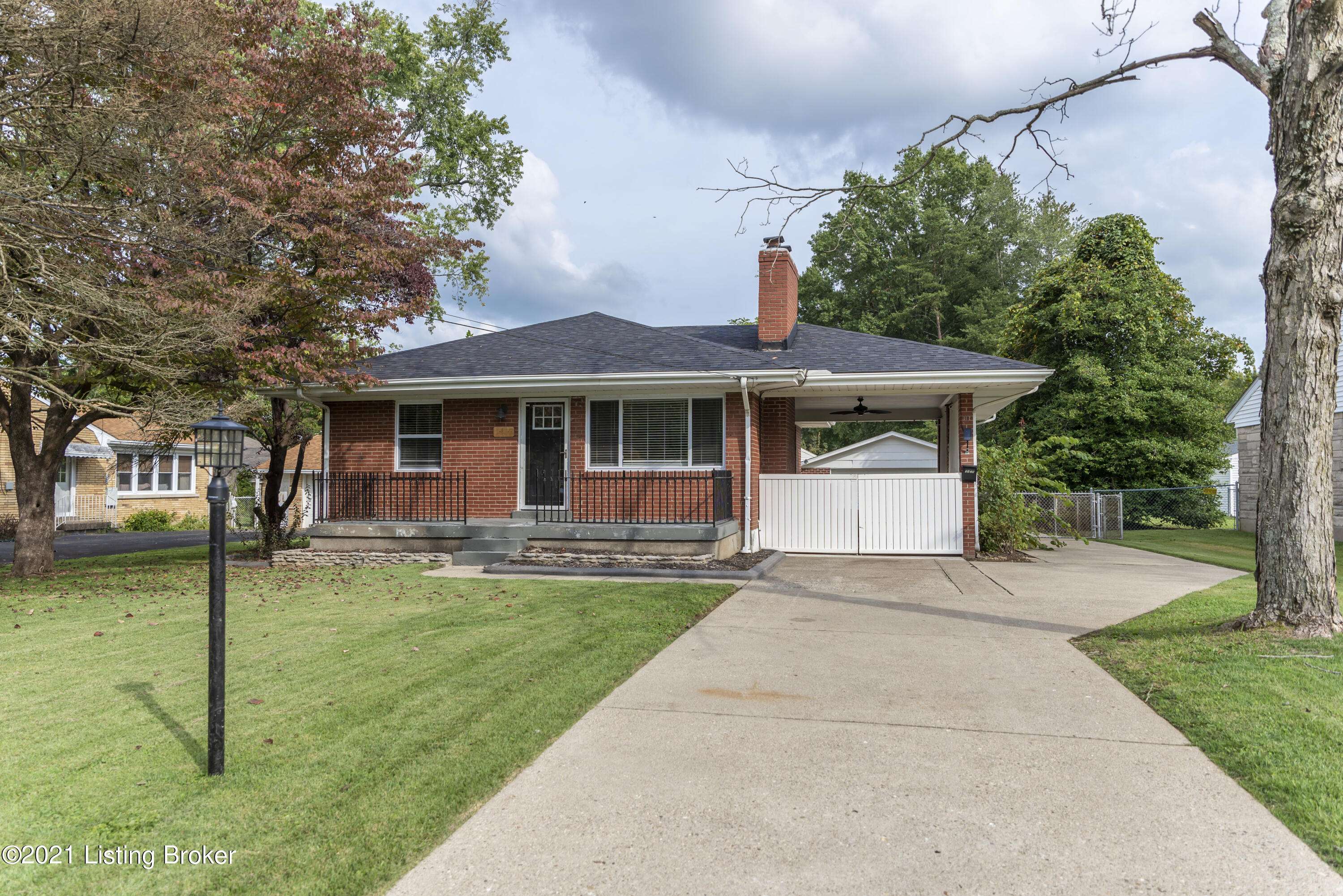 5429 Southview Dr, Louisville, KY 40214