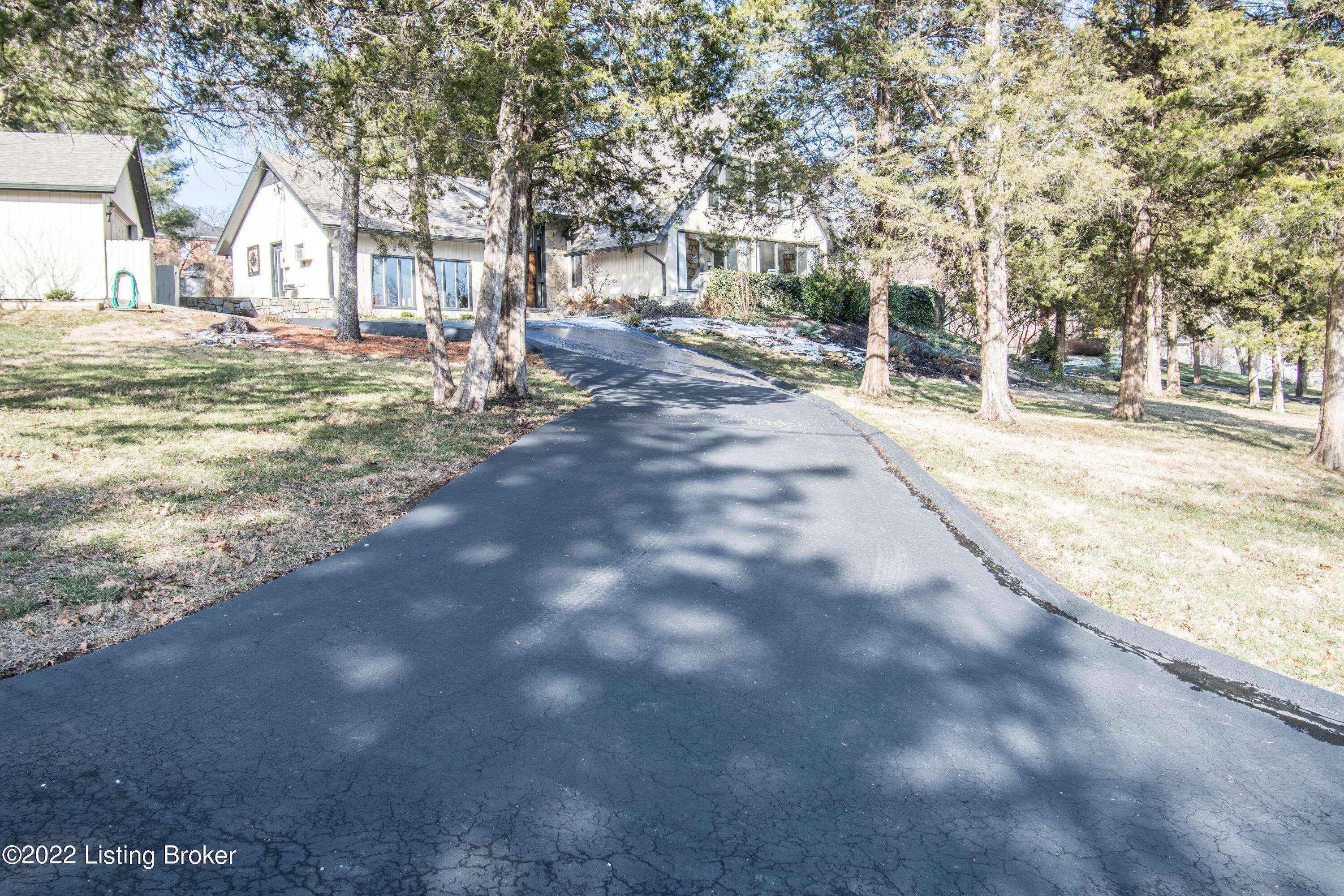 6611 Farmington Ln, Crestwood, KY 40014