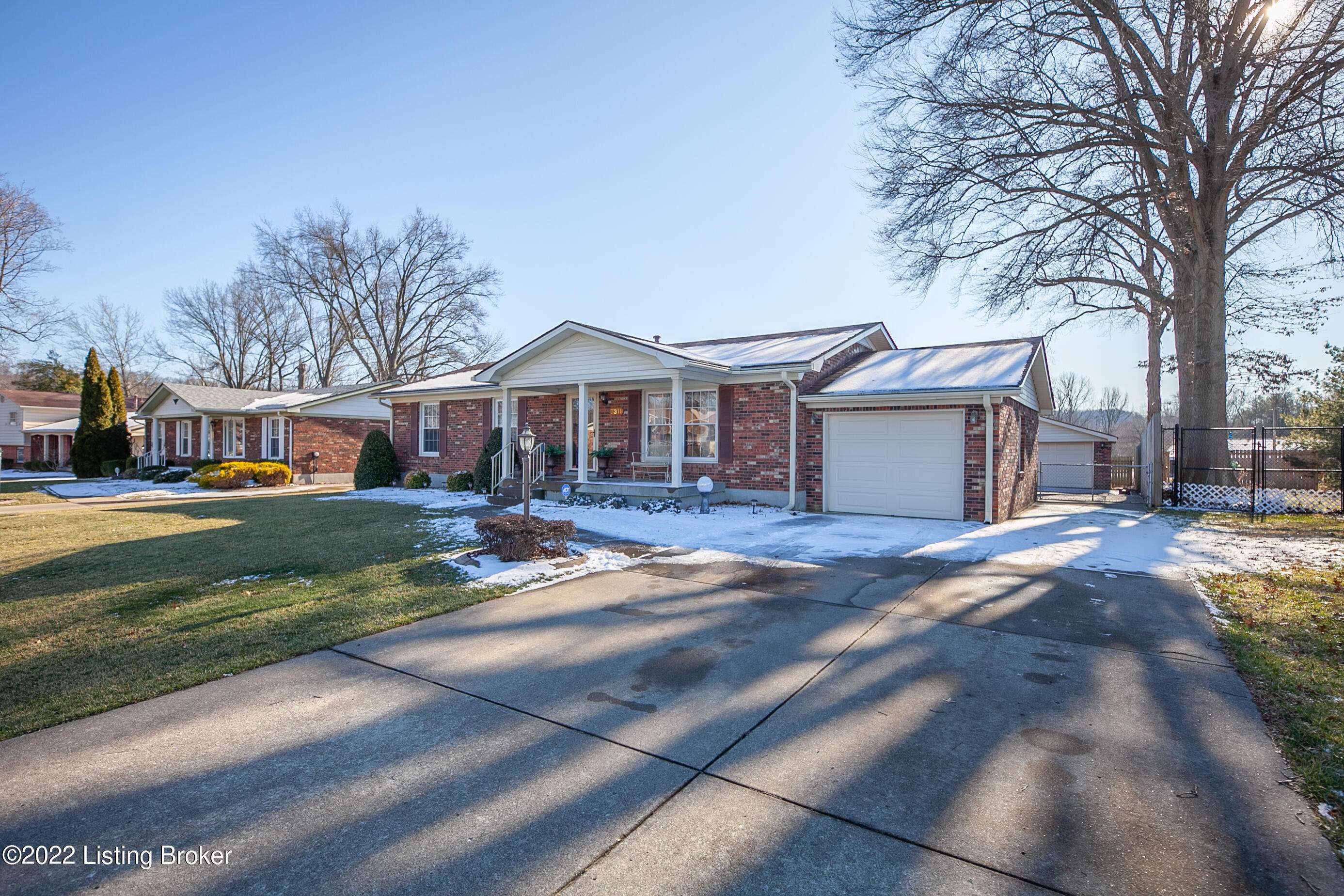 Louisville, KY 40214,7311 Nottoway Cir