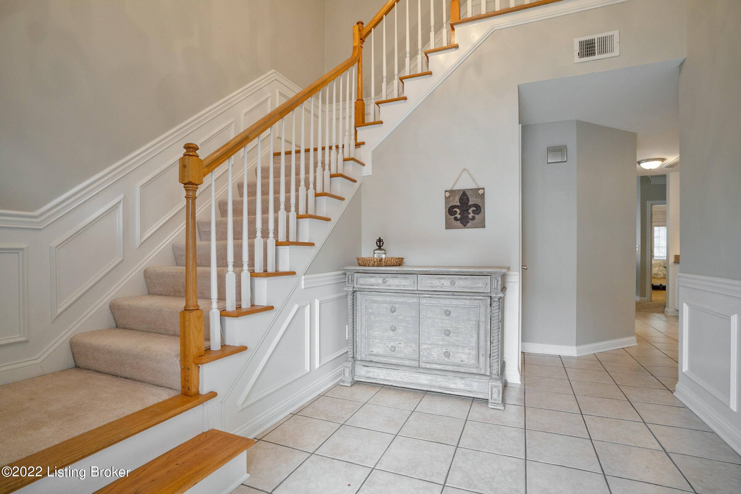 Louisville, KY 40222,9007 Lyndon Lakes Pl