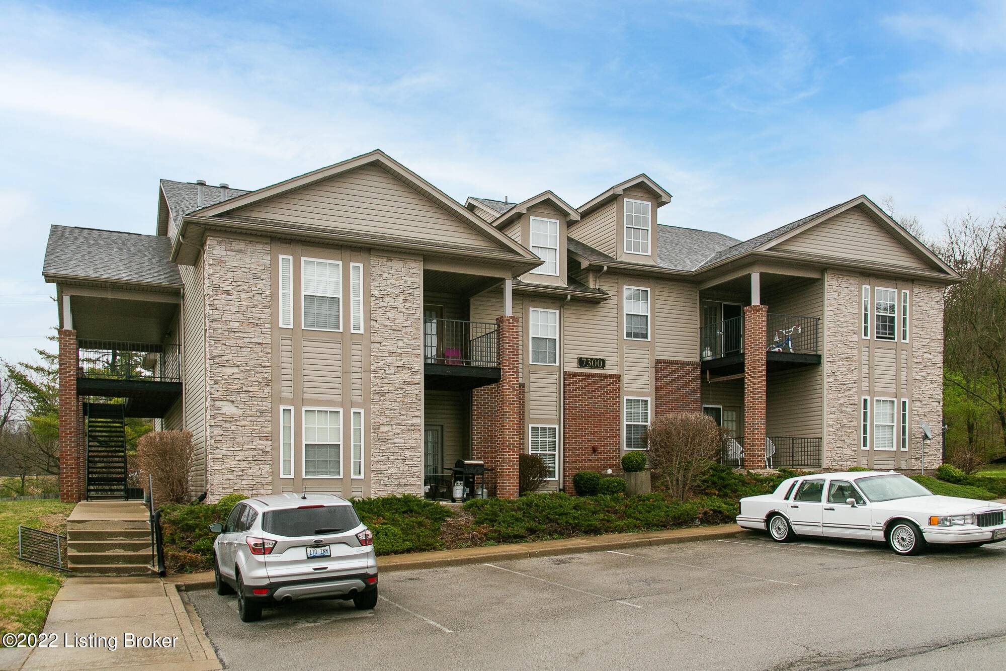 7300 St. Andrews Woods Cir #202, Louisville, KY 40214