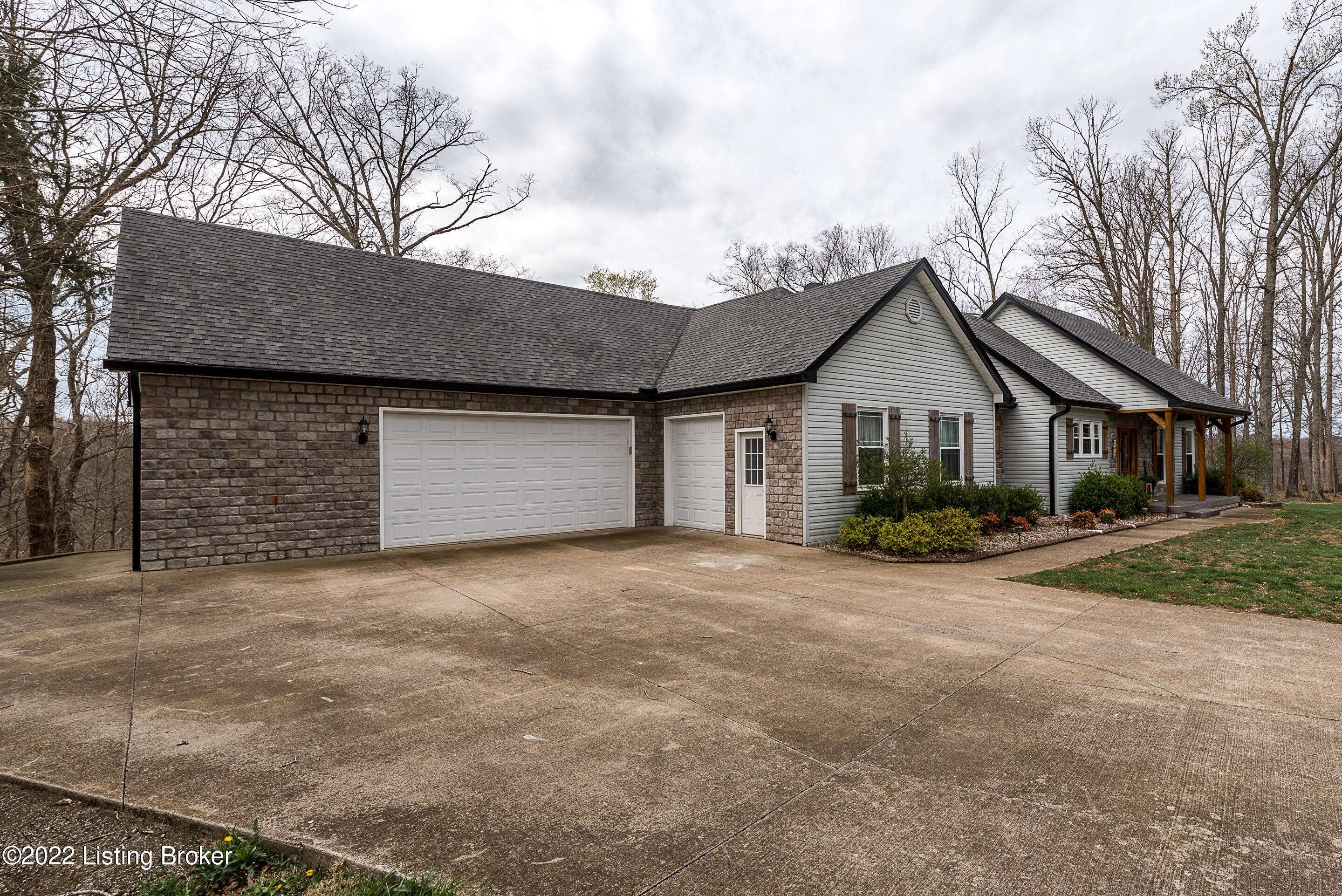 Mt Washington, KY 40047,550 Falcon Crest