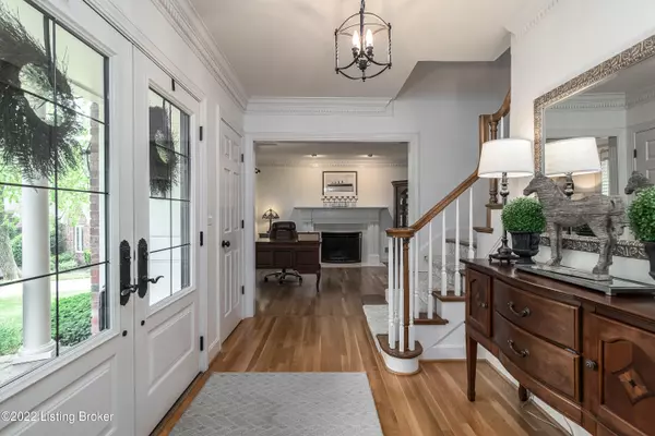 Anchorage, KY 40223,10801 Somerhill Ct