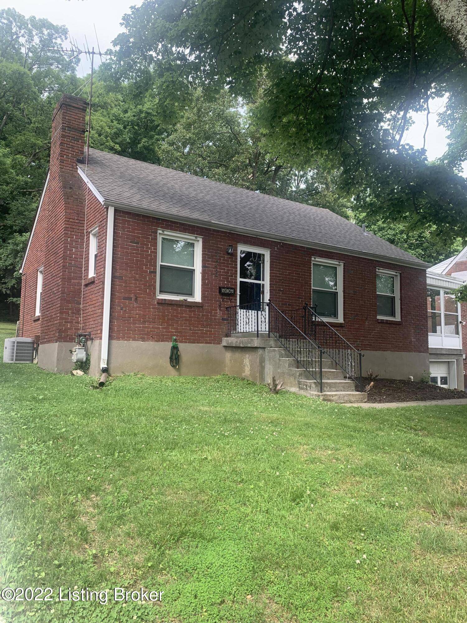 123 Woodmore Ave, Louisville, KY 40214