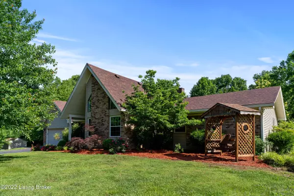 345 E Laurel River Dr, Shepherdsville, KY 40165