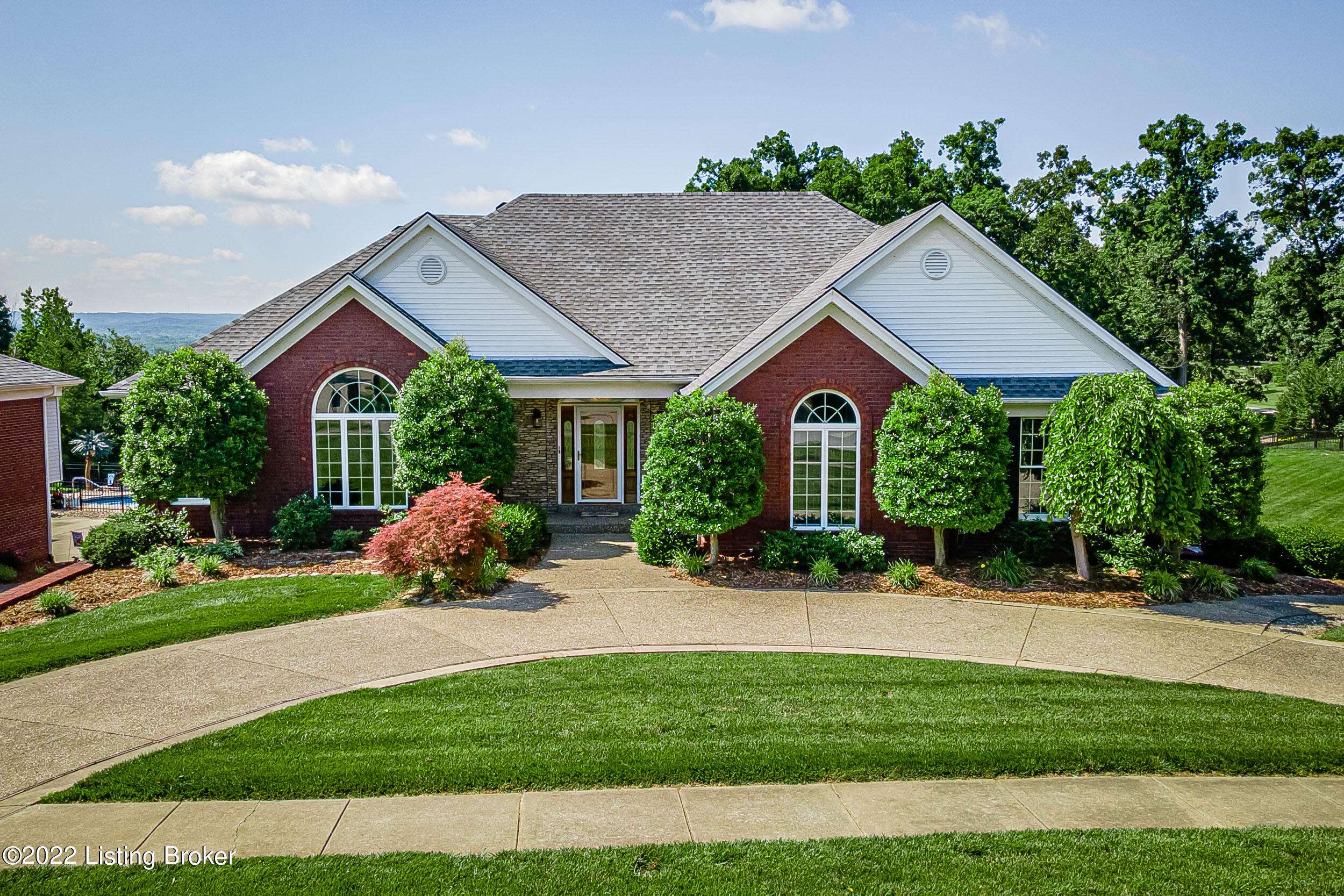 7104 Austinwood Rd, Louisville, KY 40214