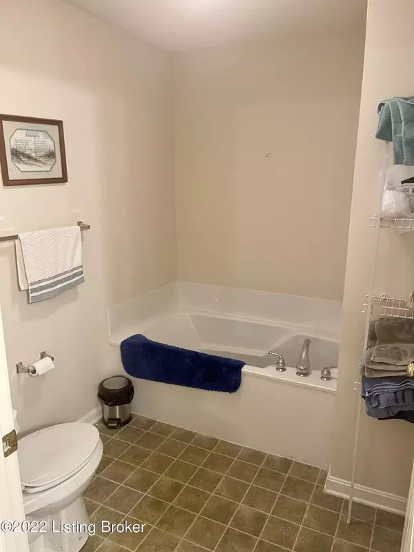 Louisville, KY 40272,11309 Ridge Lake Dr