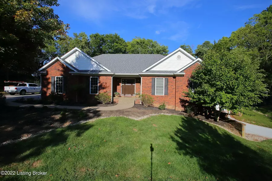 2152 Crystal Dr, La Grange, KY 40031