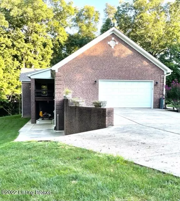 Boston, KY 40107,1112 Clear Creek Dr