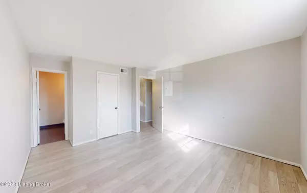 Louisville, KY 40242,8714 Bayberry Pl #3