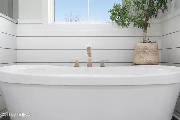 Bowling Green, KY 42104,214 Little Bear Court WAY