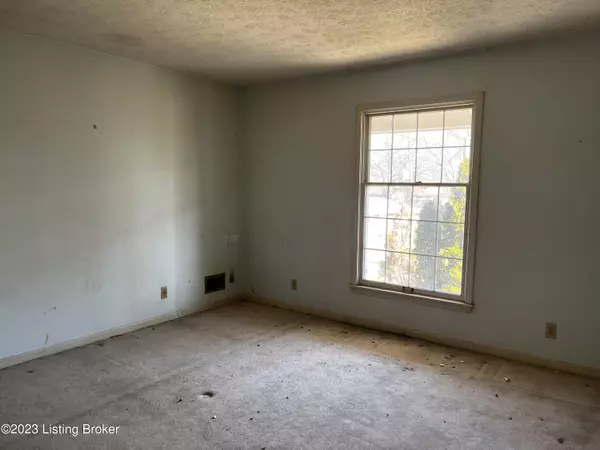 Louisville, KY 40218,4204 Winter Park Dr