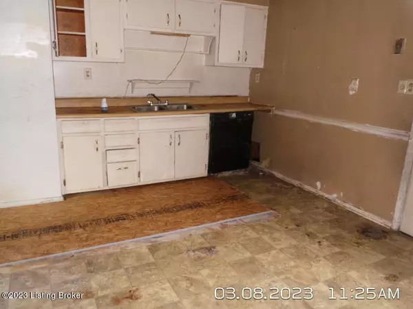 Louisville, KY 40229,6303 Yellow Pine Dr