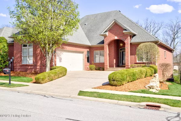 319 Lanai Ct, Louisville, KY 40245