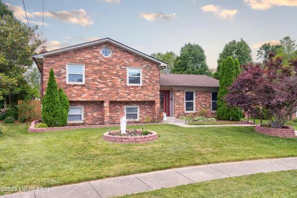 4106 Manner Gate Dr, Louisville, KY 40220