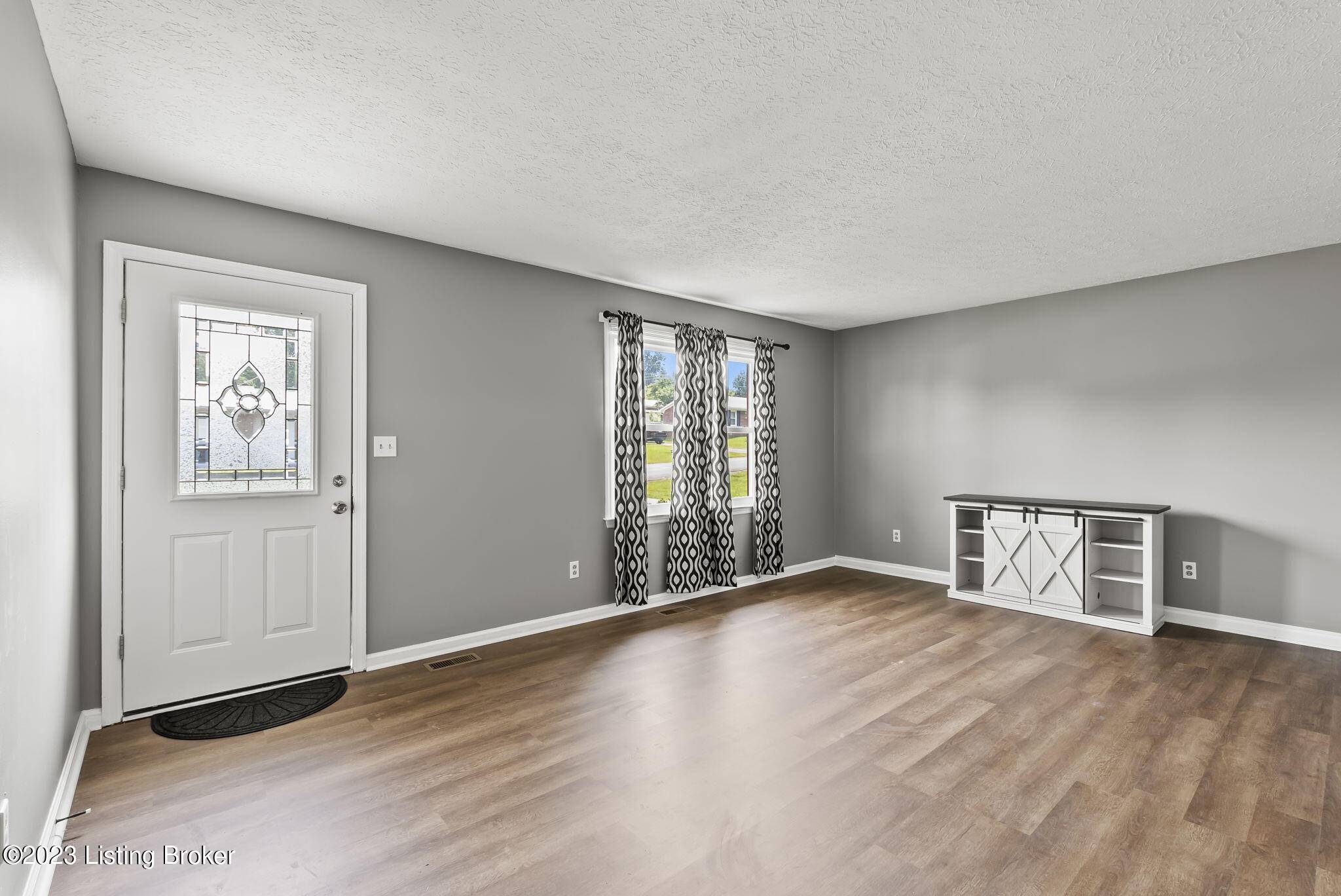 Lawrenceburg, KY 40342,102 Jennifer St