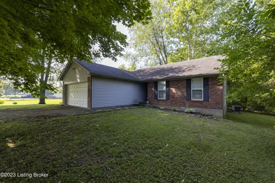 1601 Reel Dr, La Grange, KY 40031