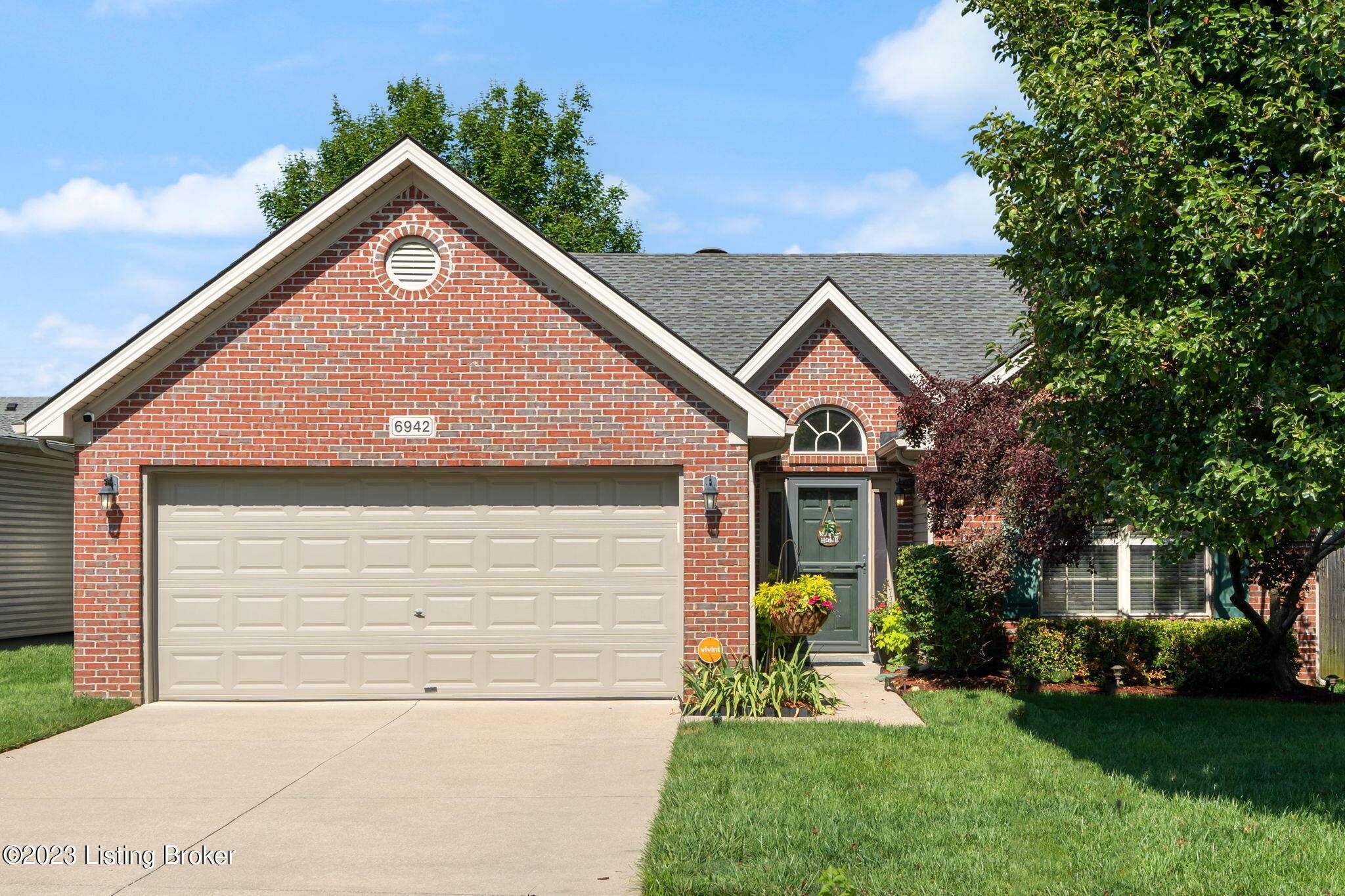 6942 Woodhaven Place Dr, Louisville, KY 40228