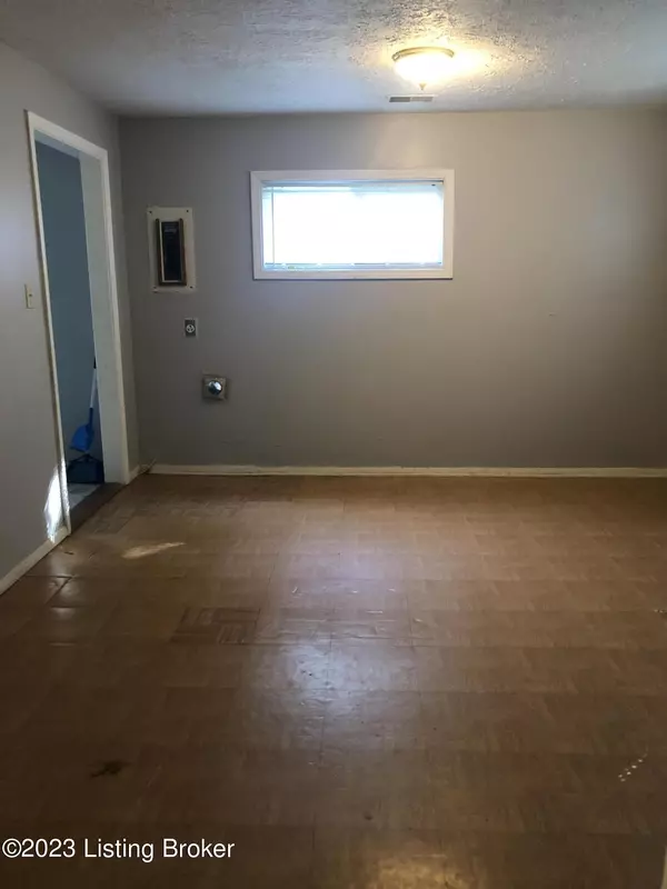 Louisville, KY 40216,2940 Garey Ln