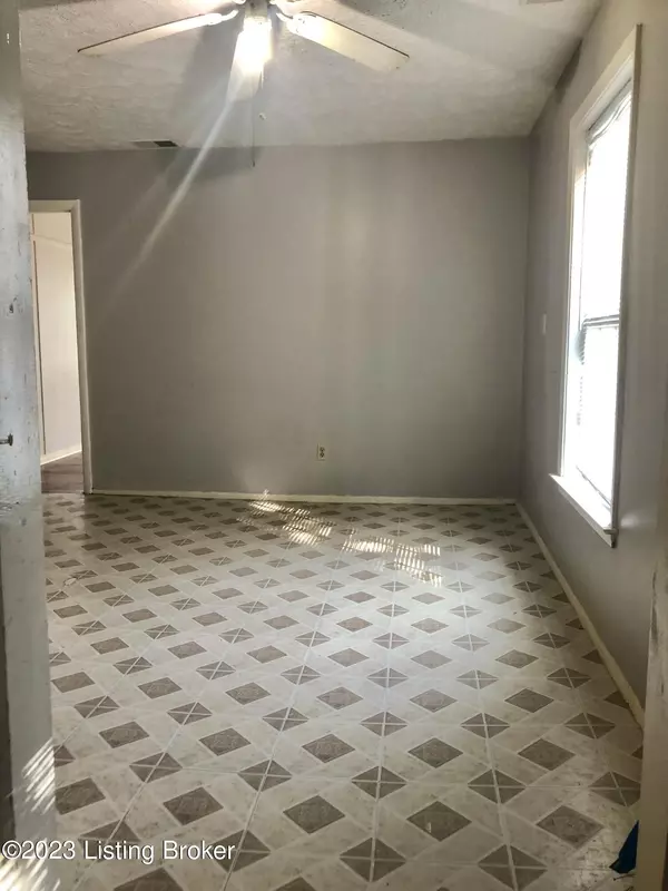 Louisville, KY 40216,2940 Garey Ln