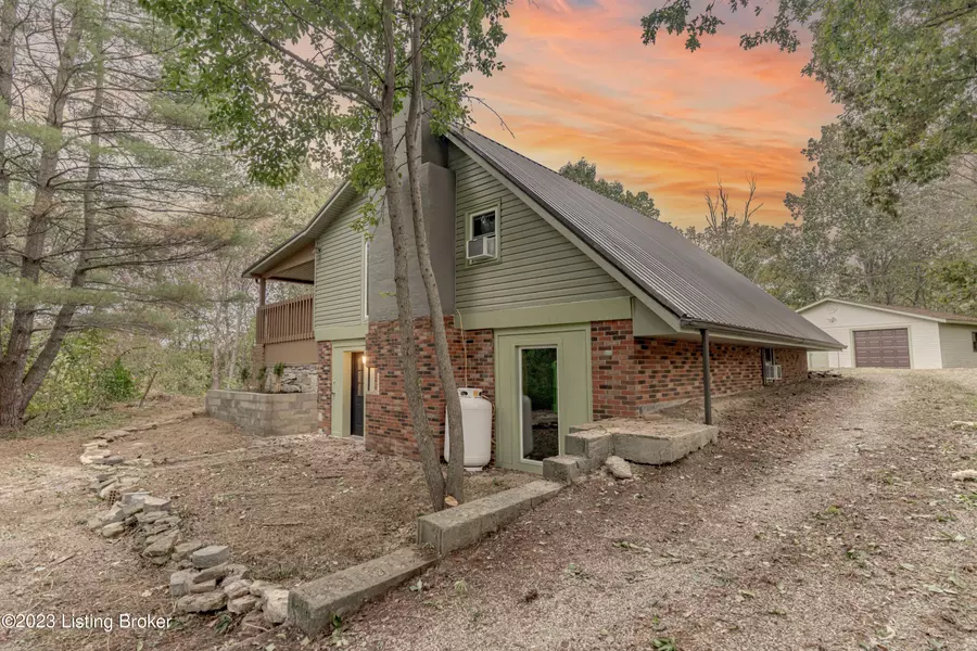 175 King Cemtery Rd, Irvine, KY 40336